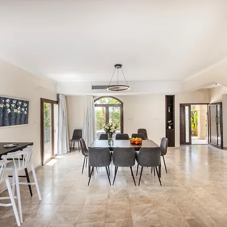 Villa Sunnyvillas: 4br Seafront Villa*private Pool*bw44 *